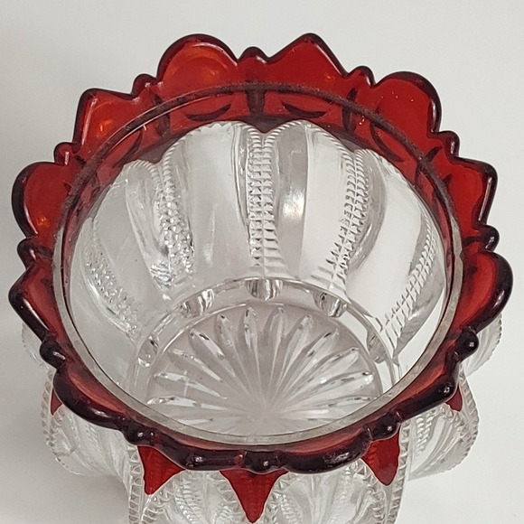 Vintage ruby red to clear thumb print dish vase unique cut glass unmarked - Picture 4 of 8